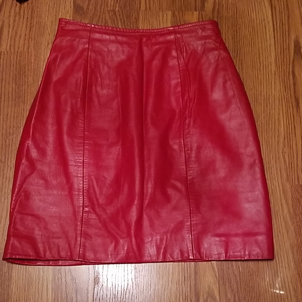 Sz 6 red leather skirt